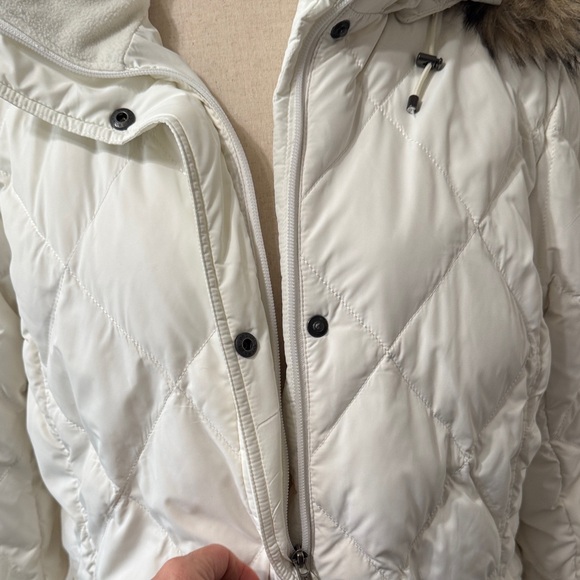 Lands' End Off White Puffer Jacket with Faux Fur Hood - Picture 10 of 15